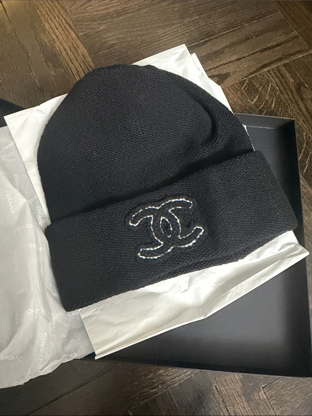 AUTHENTIC brand new CHANEL BLACK cashmere beanie with white CC